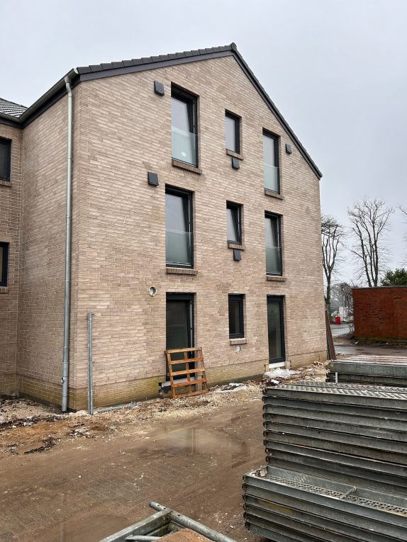 Das erste Haus wird abgerüstet